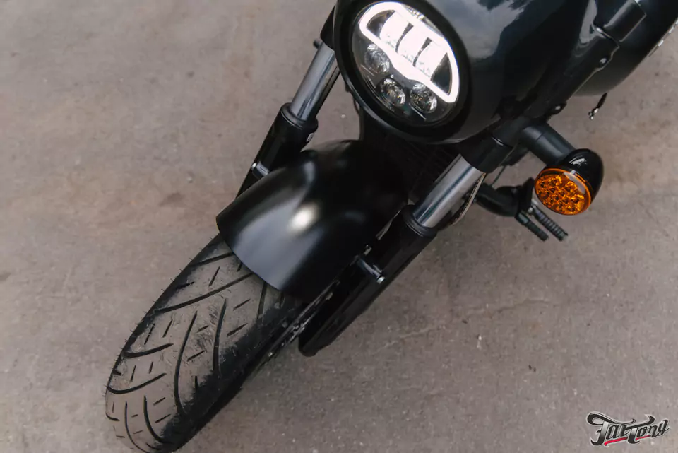 Окрасили детали мотоцикла Indian Scout в черный матовый цвет